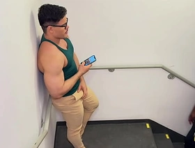 Segurança flagrou a gente não escada de emergência korean gay porn hd