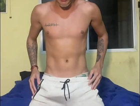 twink novinho maloka do tiktok dotado exibe o pauzao pra camera e fala putaria ateh gozar(COMPLETO NO RED) indonesian gay boy porn