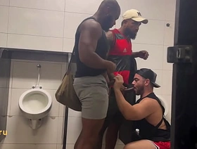 BANHEIRÃO, AVENTURAS DO CARNAVAL DO NURU chinese twink gay porn