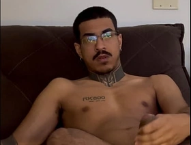 moreno pauzudo 24cm grosso socando uma punheta vendo porno ate gozar gostoso time stop japan gay porn
