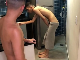 Pedi uma xícara de açúcar para o vizinho mas dei pika ( Completo no RED) chinese bear gay porn