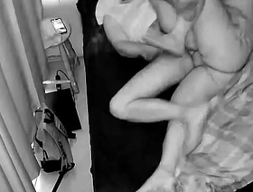 Fudendo o gay embaixo do edredom na cama do malandro, fodendo de ladinho com vontade no pau grosso fazendo ele gemer bem gostoso com tesão. gay japan bear porn