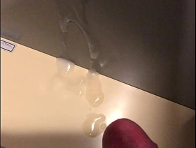 公衆トイレで射精 japan gay porn hot