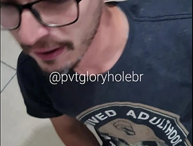 Eu mamando o hetero casado tatuado fora do GH e ele mesmo pediu pra gravar... (COMPLETO NO RED) gay porn twink asia