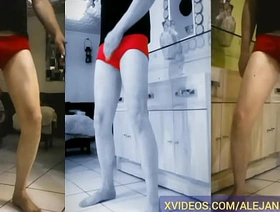 Maduro delgado muestra la verga en calzones rojos fetiche exhibicionista Alejandro Mistral Video porno Gay erótico hot gay porn big ass