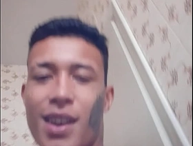 Jonathan Miller se exibindo gay china muscle porn