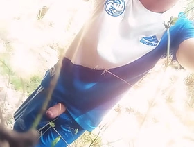 Chico se masturba en el monte hot black gay porn star