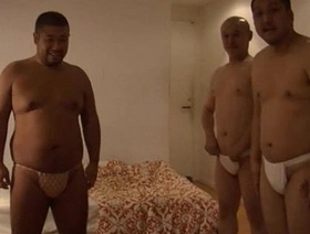ä¸‰äººã®ãƒãƒƒãƒãƒ£ãƒªãƒ›ãƒ¢è¦ªçˆ¶ãŒè¤Œã‚’ã—ã‚ç”·ã®ä½“ã‚’å‘³ã‚ã„ã¤ãã™ï¼[ãƒ•ãƒ³ãƒ‰ã‚·ã€€ thailand boy gay porn