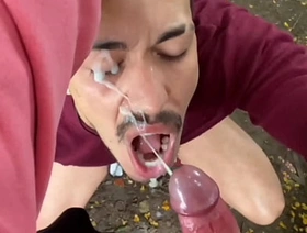 FUI AO PARQUE DEPOIS DA ESCOLA MAMAR ROLA DE BOYS E LIBERAR O CU hot guys porn gay