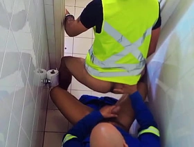 FODA FETICHISTA ENTRE OPERÁRIOS. gay korean homemade porn