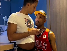 vizinho XXL 26cm comendo vizinha gostosa e afeminada hot gay outdoor porn