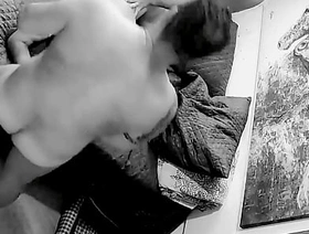 Câmera escondida com três caras excitados transando com intensidade no quarto do alojamento. hot gay vr porn