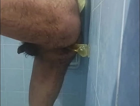 Dándome rico en la ducha y haciendo mi primer mamada a un dildo indian fucks korean gay porn