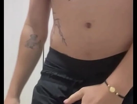 Me gusta venirme a chorros asi se siente mucho mejor, Disfrutalo malaysia gay porn star