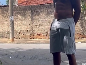 Fui dar um rolê sem cueca e ganhei mijão de macho no mato gay hot indian porn