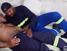 Fodendo na obra na hora do almoço porn korean gay cute