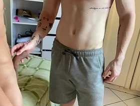 Carmona viu o pausao do Leandro Leme e chupou ele porn hot gay sex