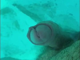 Je jouis dans la piscine sans les mains japan gay model porn