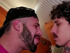 Deixando o vizinho me mamar até gozar na boca dele. - Free gay korean porn hub