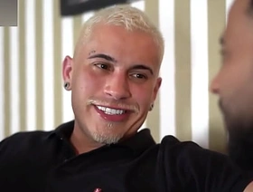 Contando pro meu p.r.i.m.o que tranzei com meu chefe. Ficamos com tesão e fizemos um troca troca gostoso. - Free japan uniform gay porn