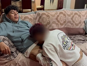 Fui a la casa de mi primastro para que me ayudara a revisar mi culo. Le pedí que me checara el ano pero termino follandome y echándome su semen adentro chinese anime gay porn