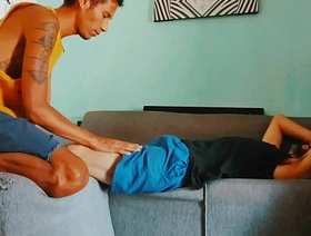 Me pidió que lo ayude a relajar... video porn gay thailand