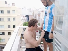 FETICHE PIES ESCUPITAJO Y MECOS EN EL PIE sexy korean gay porn