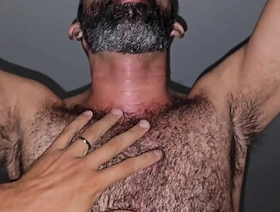 Uma DP com rolas extremamente grossas, passivo gritou de tesão sendo invadido. FULL RED hot australian gay porn
