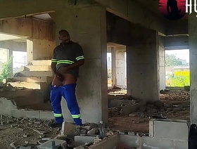 Tava com tesão bati uma na obra e gozei na minha bota chulezenta teen hot porn gay