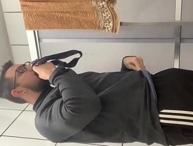 Gozando ao cheirar a calcinha da vizinha   punheta fumando e piscando o cuzão hot gay porn categories