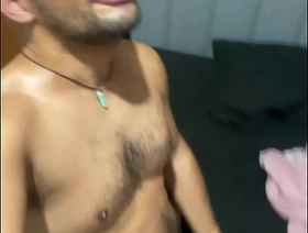 Nerd novinho comendo um cu pela primeira vez depois de uma balada com seu vizinho - O gozo final. malaysian chinese gay porn