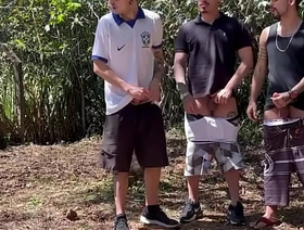 Suruba no mato com os amigos do futebol. japan gay porn student