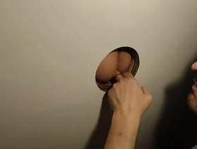 O casado dotado pegando o desconhecido no glory hole japan gay porn school