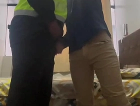 Policia limeño folla a jovencito por el culo hot gay porn outdoor