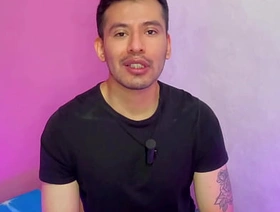 Joven de 20años le hace sexo oral al mejor amigo de su padre en los baños del centro comercial! gay sg nsf porn