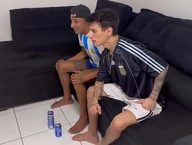 Não resisti as provocações do meu Amigo Viadinho e meti rola no cu dele !!! don taiwan gay porn