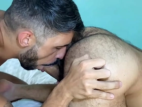 Macho peludo me dejó el culo chorreando leche gay indonesia porn