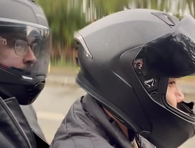 Desconocido me lleva a casa en su moto y se cobra el viaje con mi gran culo japan gay porn game