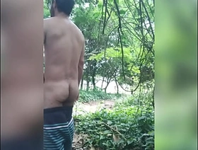 Mostrando o pau no parque. massage gay asian porn