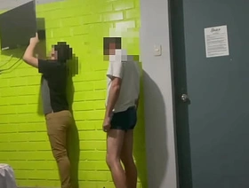 Servicio a la habitación termina en partida de culo (Trailer) japan grandpa gay porn