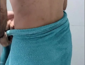 Vem espiar o peludo tomando banho gay porn korean army