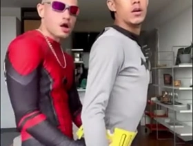 Tem dias que os heróis só querem se pegar e gozar. gay porn student japan