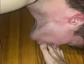 SeanyB gets on his Knees to suck some toes like the pathetic thing he is! hot moaning gay porn