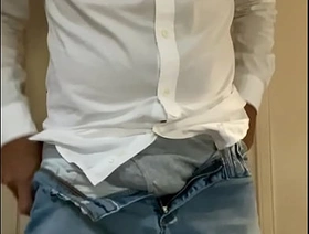 Fazendeiro na punheta enquanto os clientes esperam hot chinese men gay porn