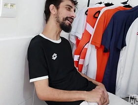 Comi meu parceiro do futebol no vestiario! hot gay porn pic