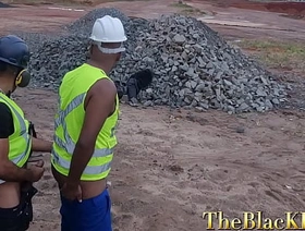 Funcionários da prefei.... da cidade fudendo escondido na obras. gay japan clips porn