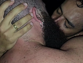 Personal trainner foi seduzido por seus amigos e levado ao porão do sexo, suor, e muito tesão até gozarem deliciosamente - FULL SHEER.COM indonesian gay porn videos