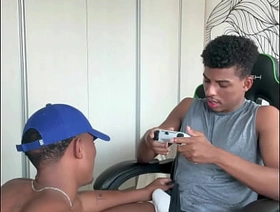 Dando pro amigo gamer - Free hot indonesia gay porn