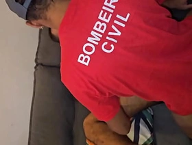 FUI NA CASA DO SOCYAL ARRUMAR O ENCANAMENTO, NO FINAL AINDA GANHEI UM BELA SURRA DE CU DESSE HOMEM GOSTOSO. gay korean clips porn