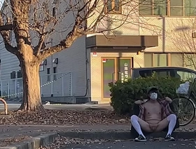 女装子まゆちゃんがどこかの駐車場で全裸に羽織っていたアウターの前を広げて露出プレイをするその真後ろを人が通り過ぎていく hot gay hunk porn